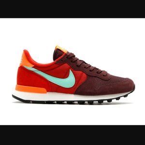 Nike Internationlist in Mahogany/Green Glow/ Total Orange